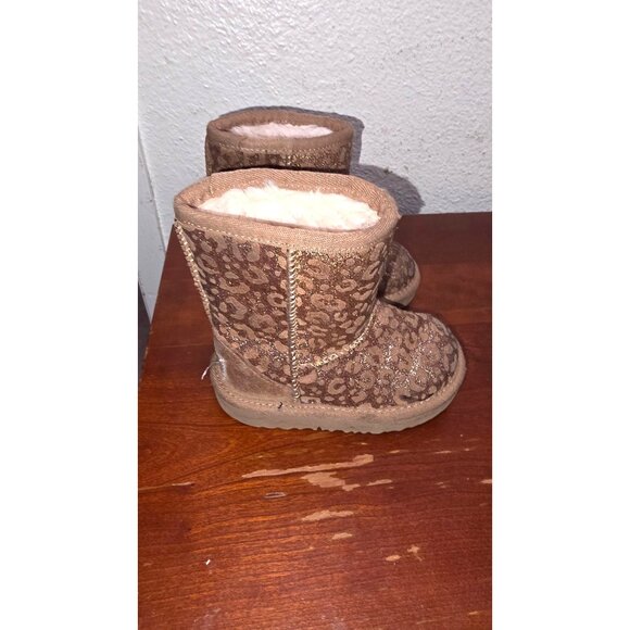 UGG Kids Tan Glitter Leopard Print Boots Shearling Lining Size 6 - Picture 2 of 7